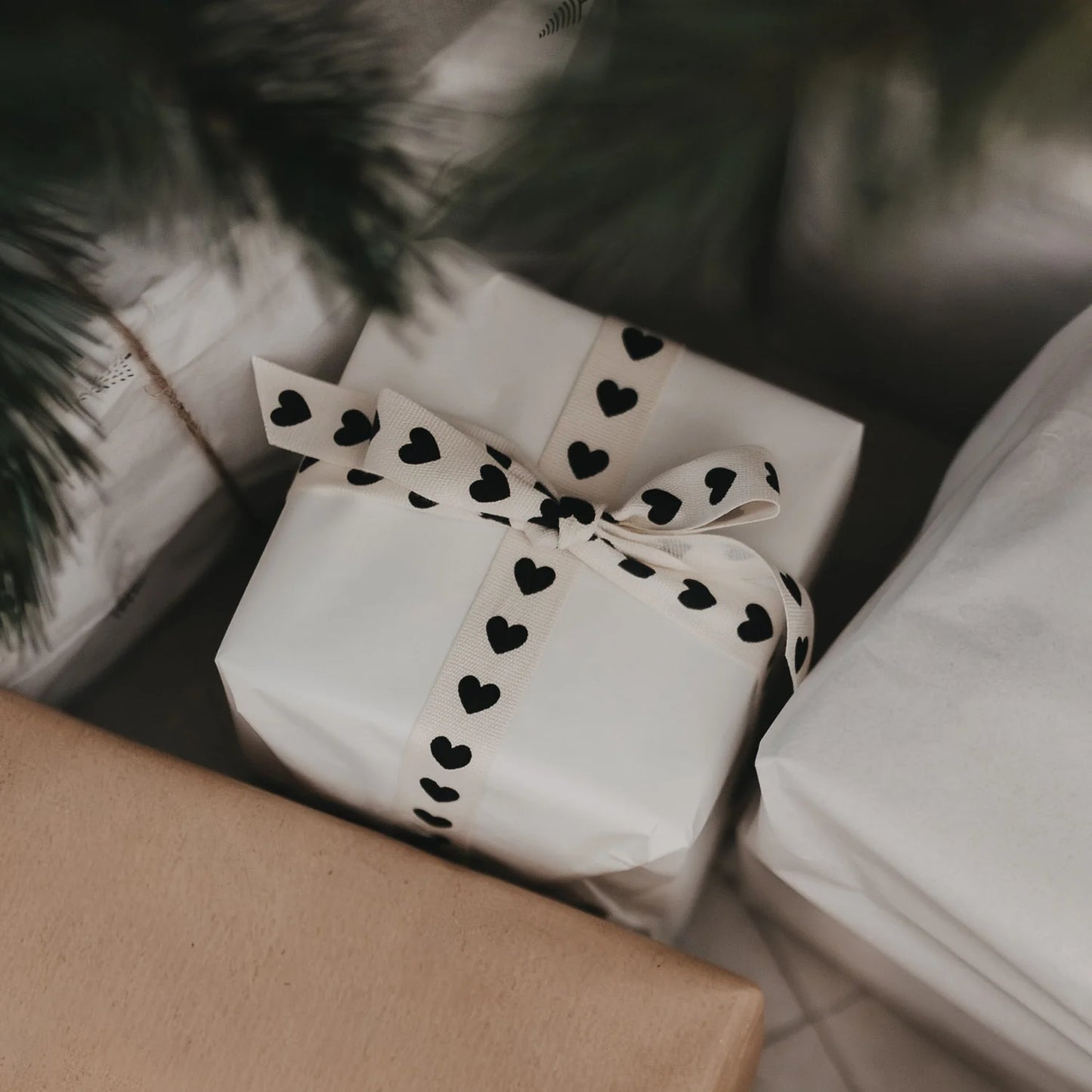 Eulenschnitt Geschenkband HERZEN 5 m