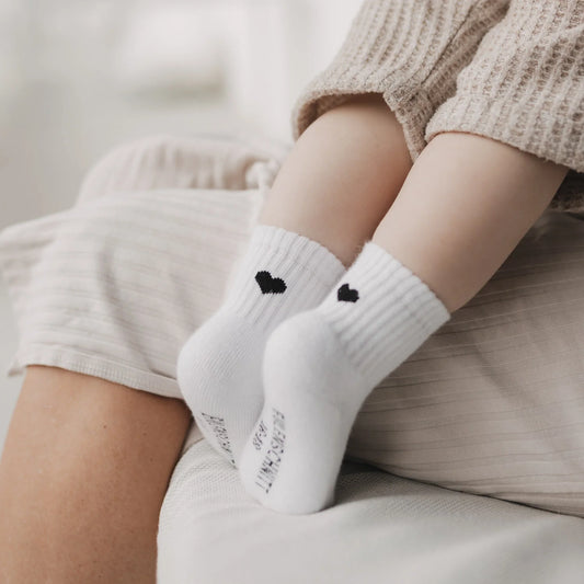 Eulenschnitt Baby Socken HERZ schwarz