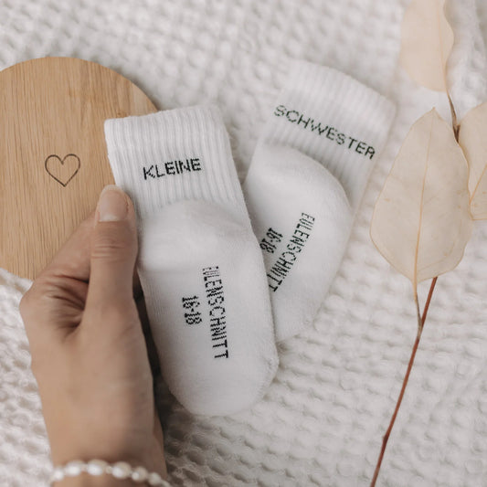 Eulenschnitt Baby Socken KLEINE SCHWESTER