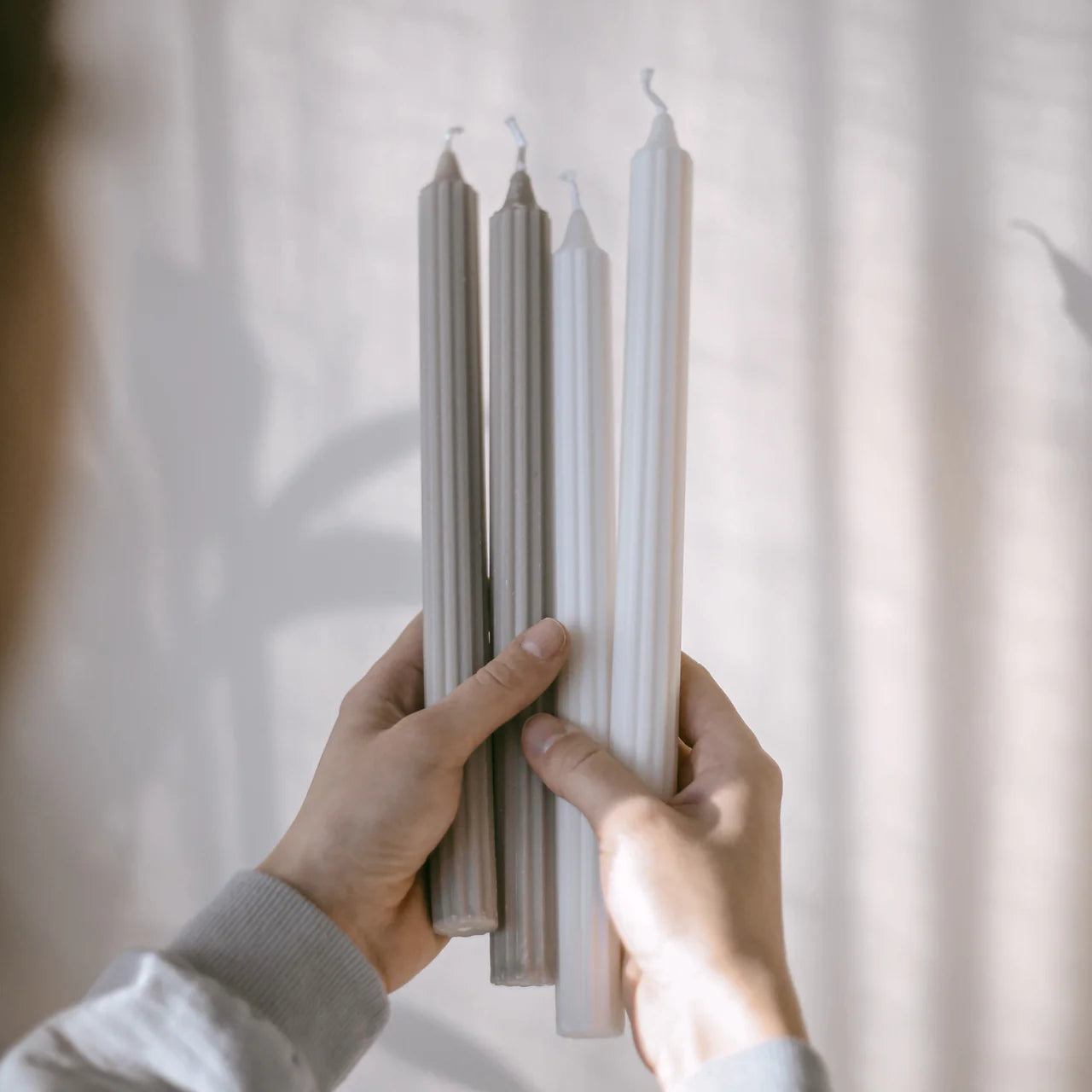 Eulenschnitt Stabkerzen 4er Set, verschiedene Farben