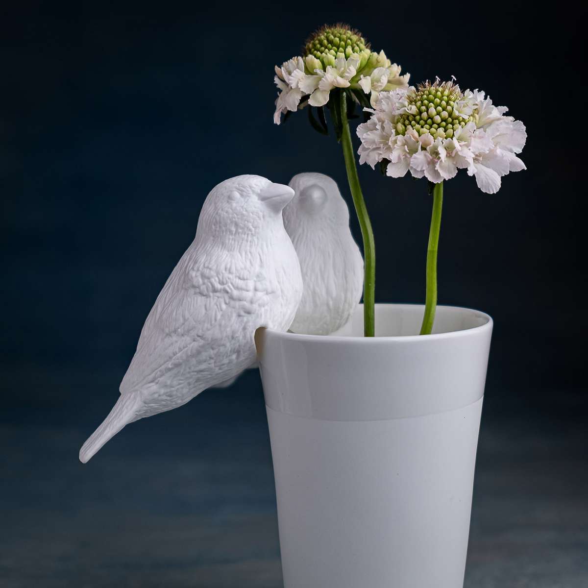Klatt objects Vogel Spatz Kantenhocker Porzellan