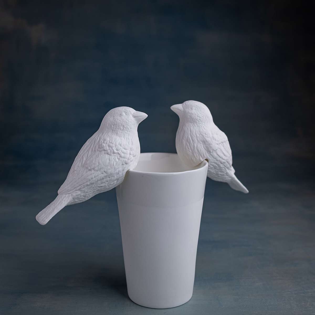 Klatt objects Vogel Spatz Kantenhocker Porzellan