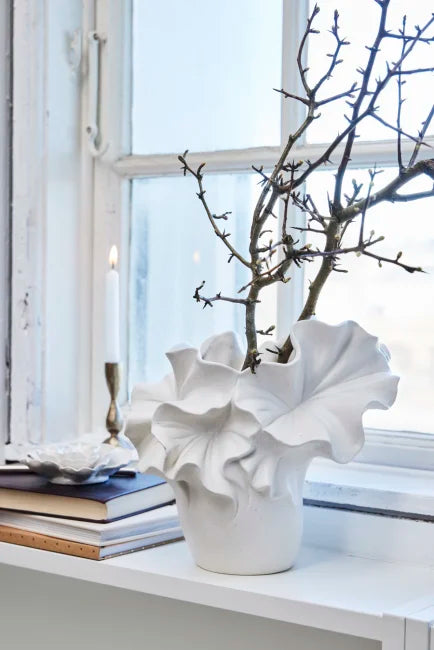 Lene Bjerre Vase ISOLINIA matt weiß Blüten