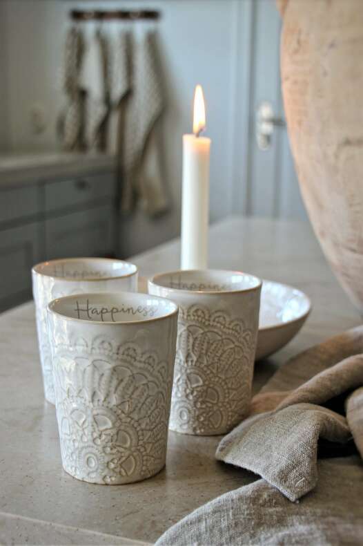 Majas Cottage Becher HAPPINESS