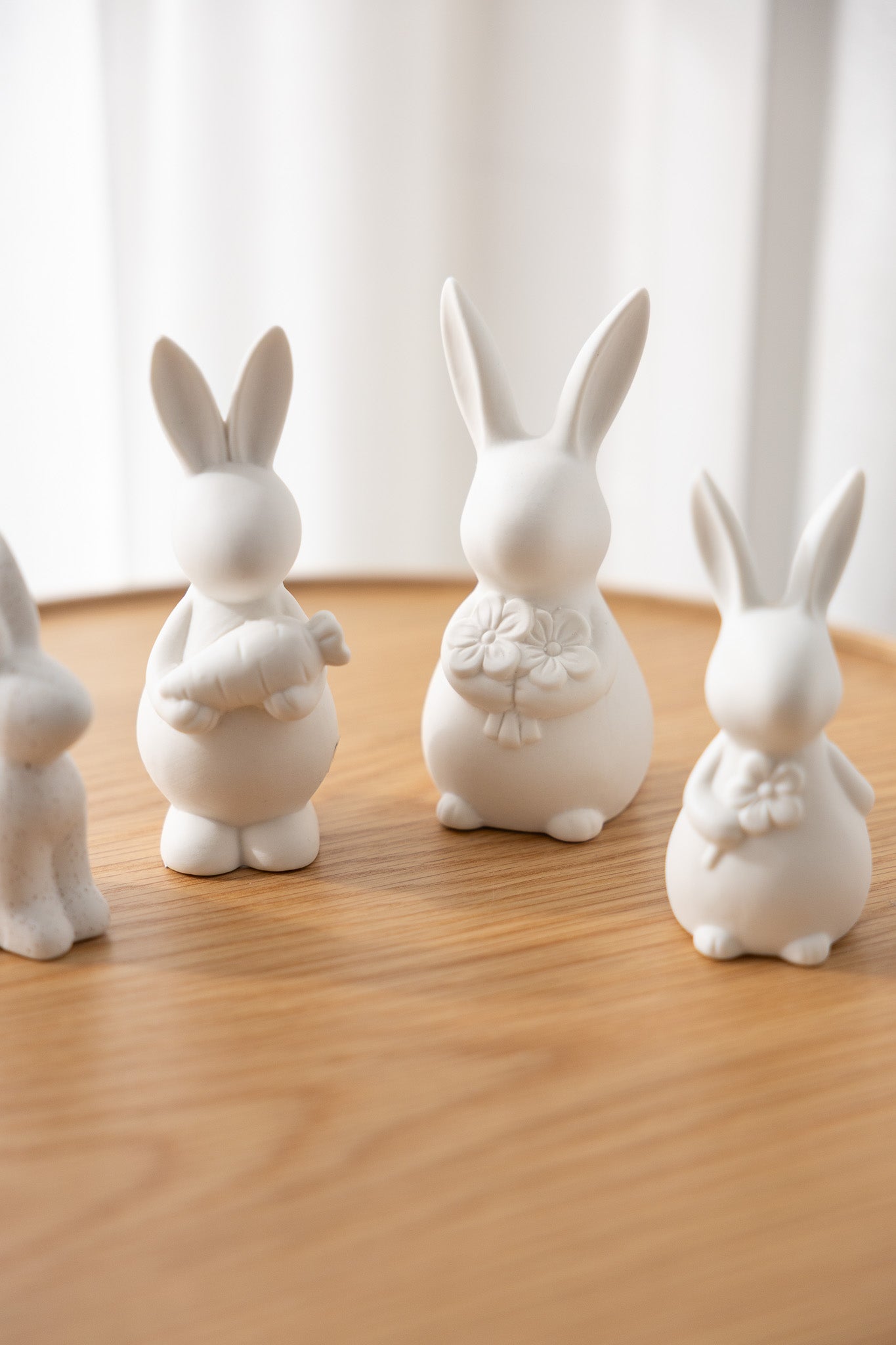 Storefactory Hase ALICIA mit Blume matt weiß