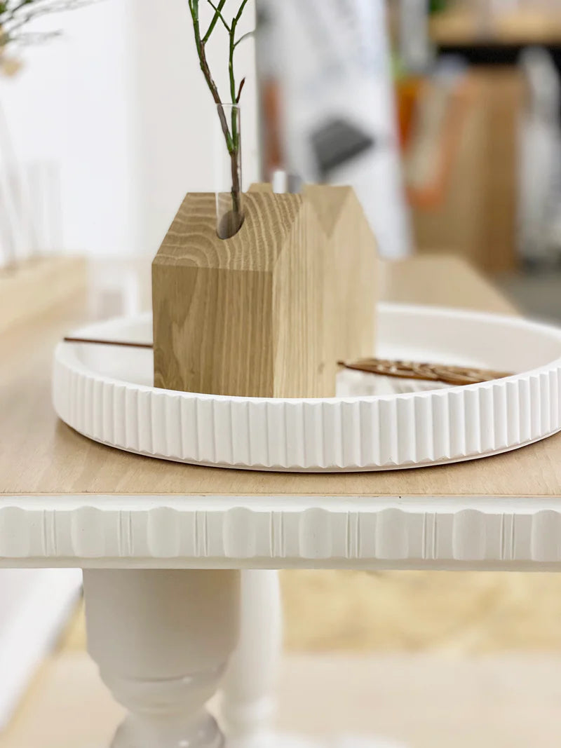 Holzhaus Eiche mit Blumenvase