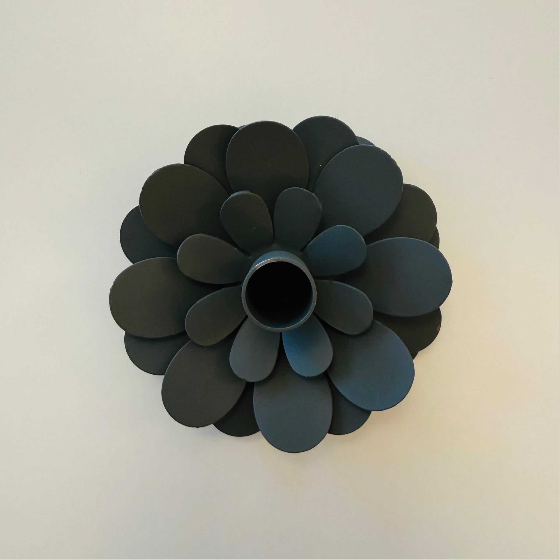 Madleys Kerzenhalter Blume grau für dünne Kerzen