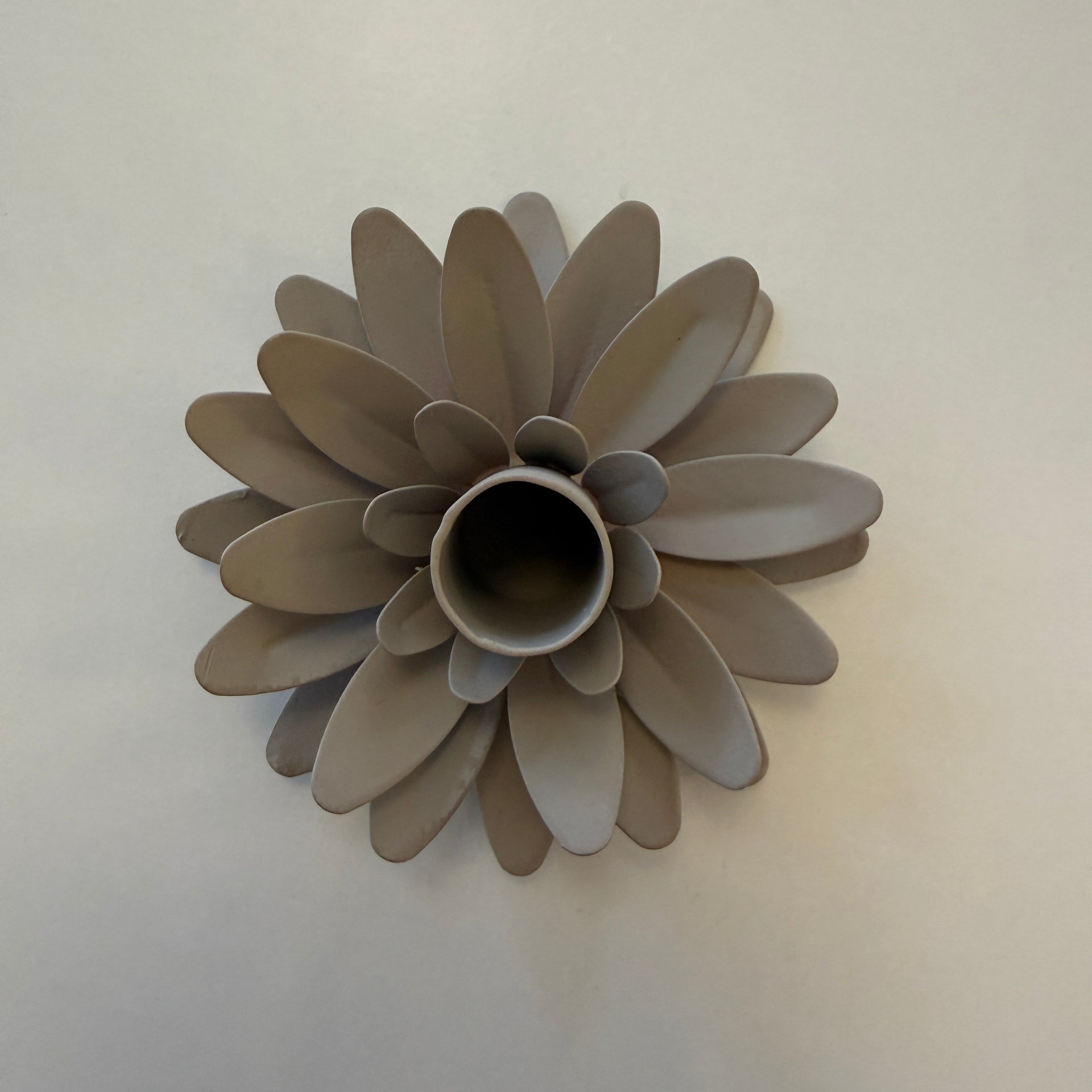 Madleys Kerzenhalter Blume greige für dünne Kerze