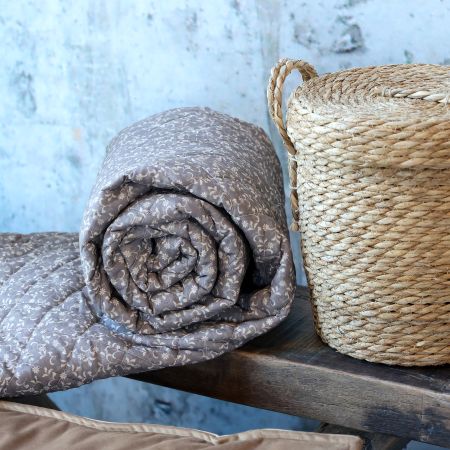 Chic Antique Quilt mit Blumen braun