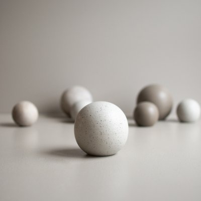 DBKD Deko Kugel ALLIUM mole dot grau, verschiedene Größen