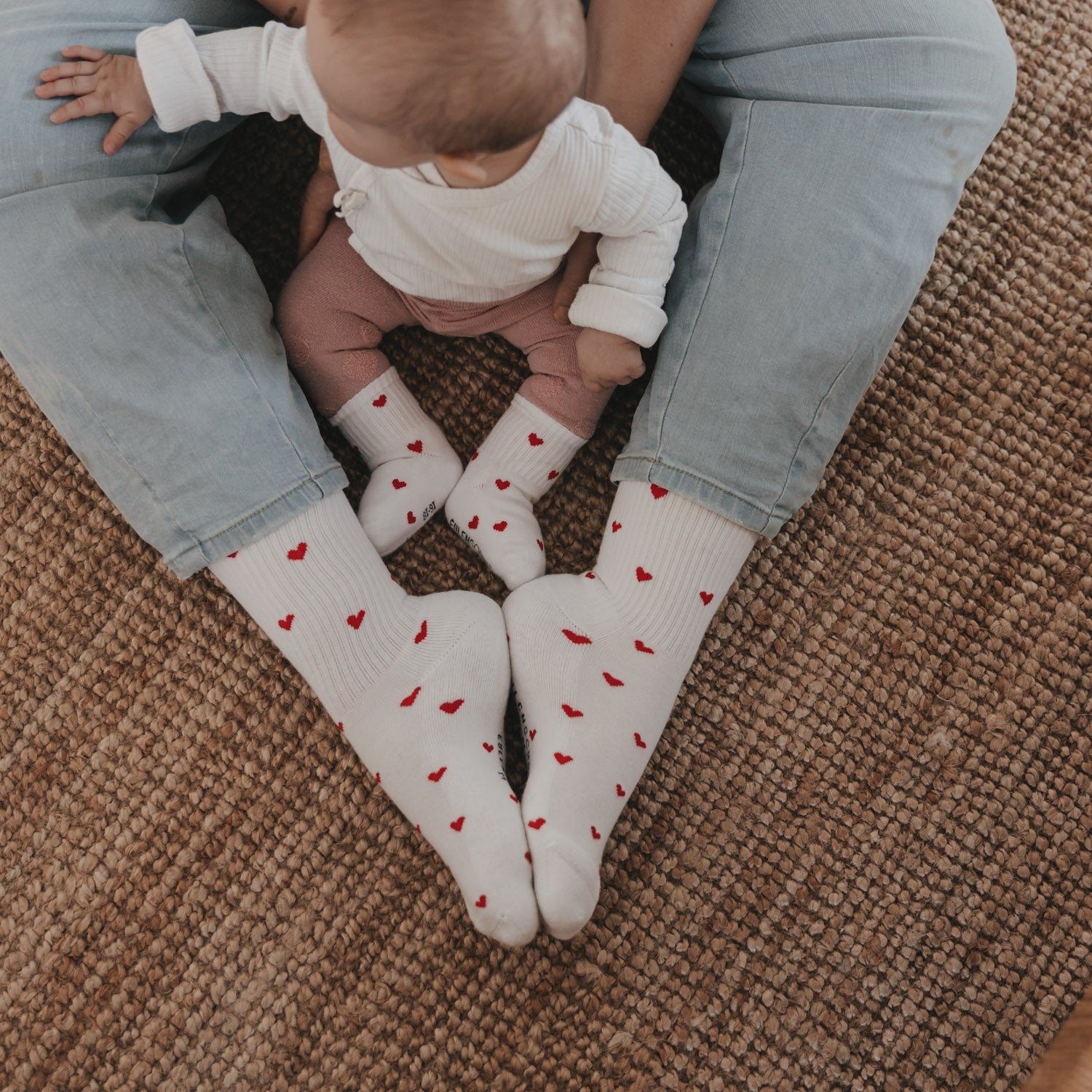 Eulenschnitt Baby Socken HERZEN ROT allover