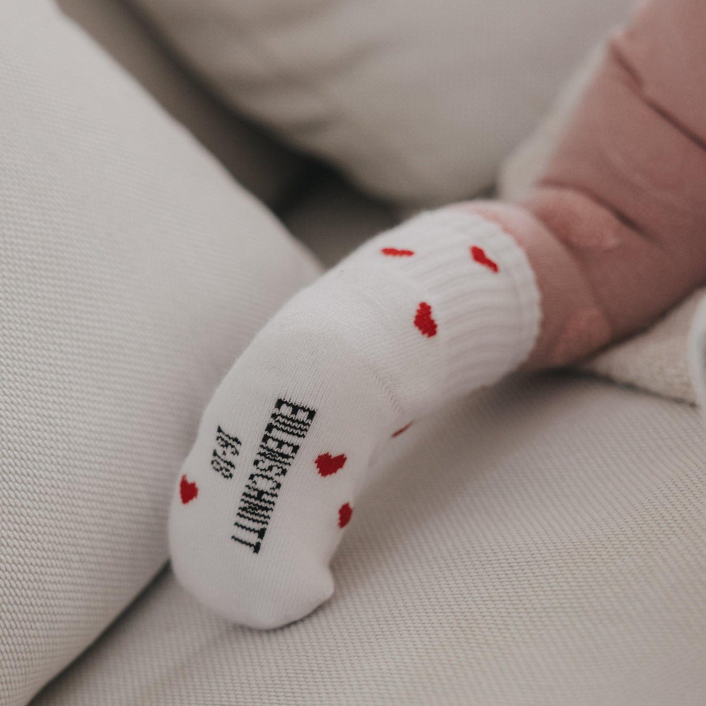 Eulenschnitt Baby Socken HERZEN ROT allover