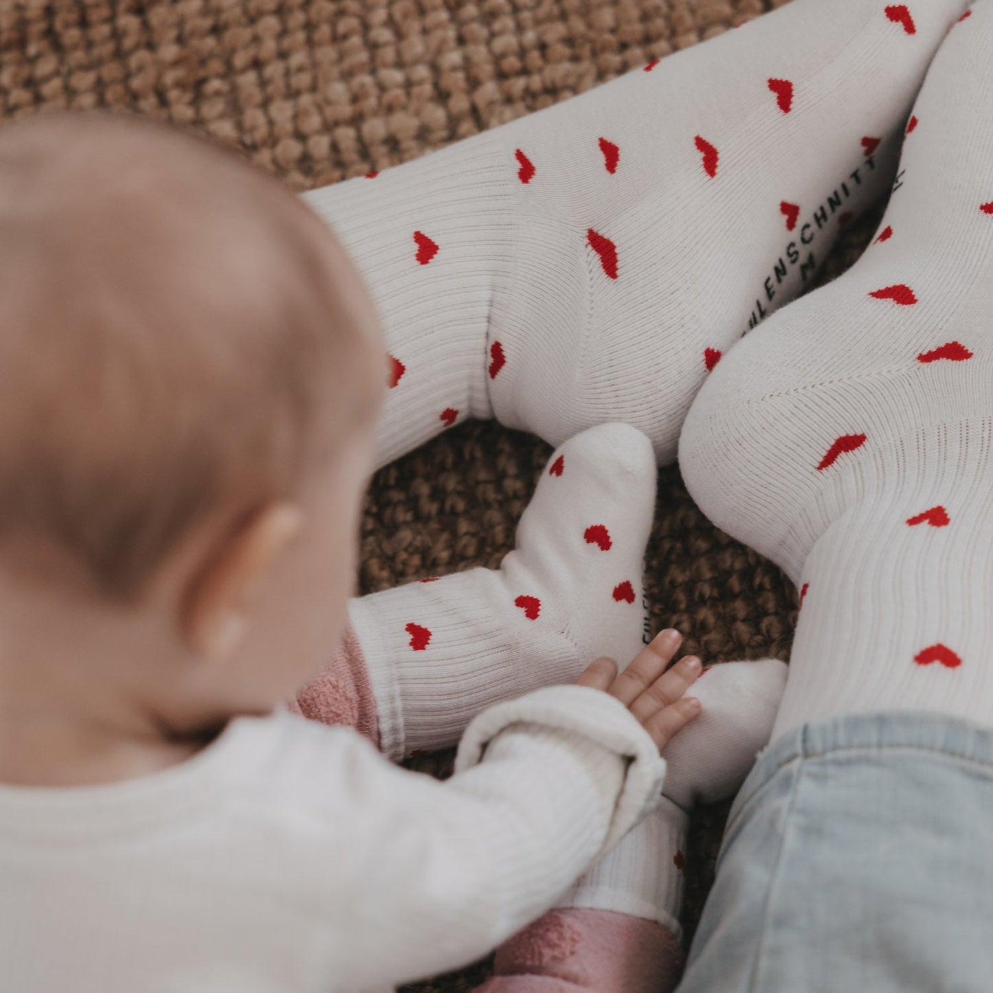 Eulenschnitt Baby Socken HERZEN ROT allover