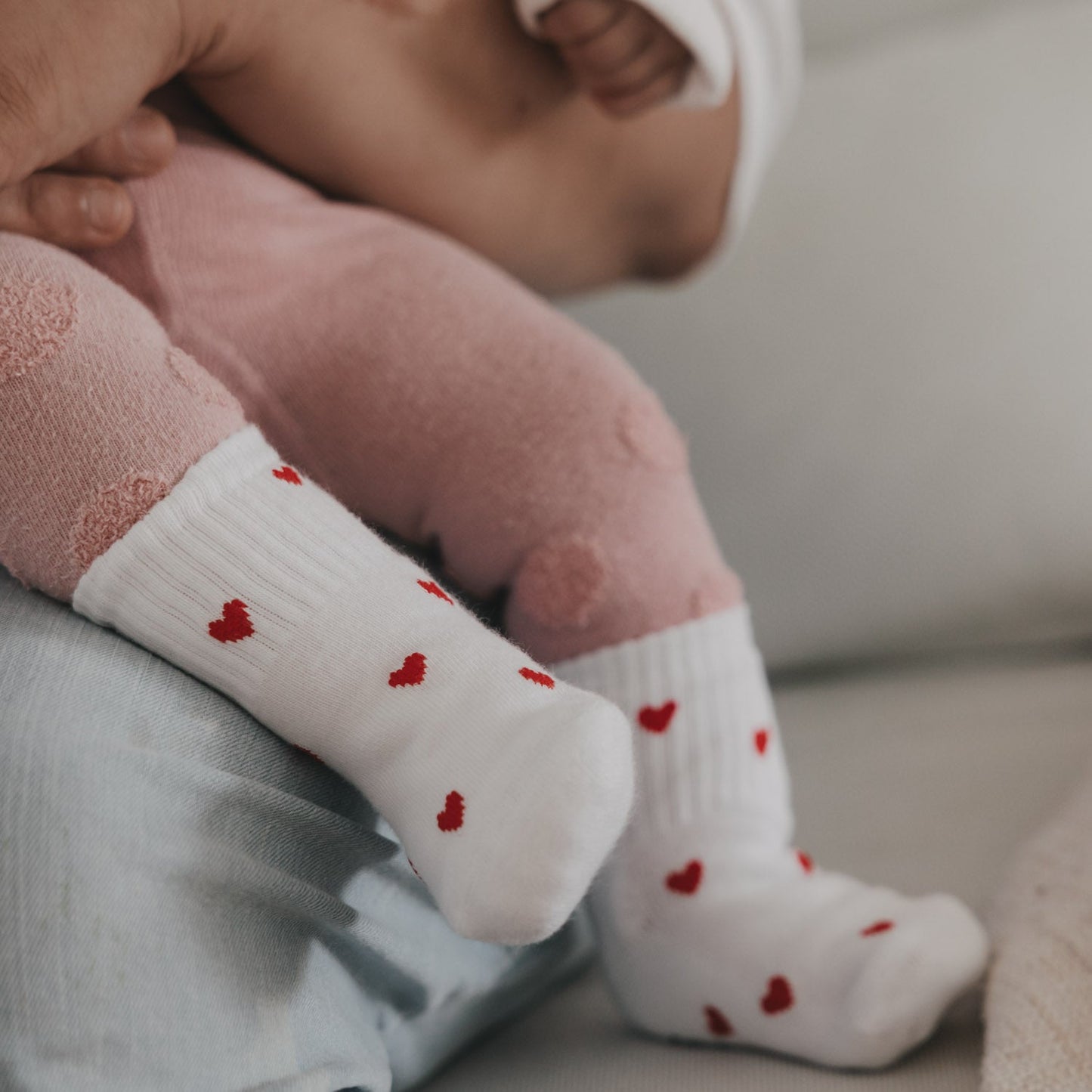 Eulenschnitt Baby Socken HERZEN ROT allover