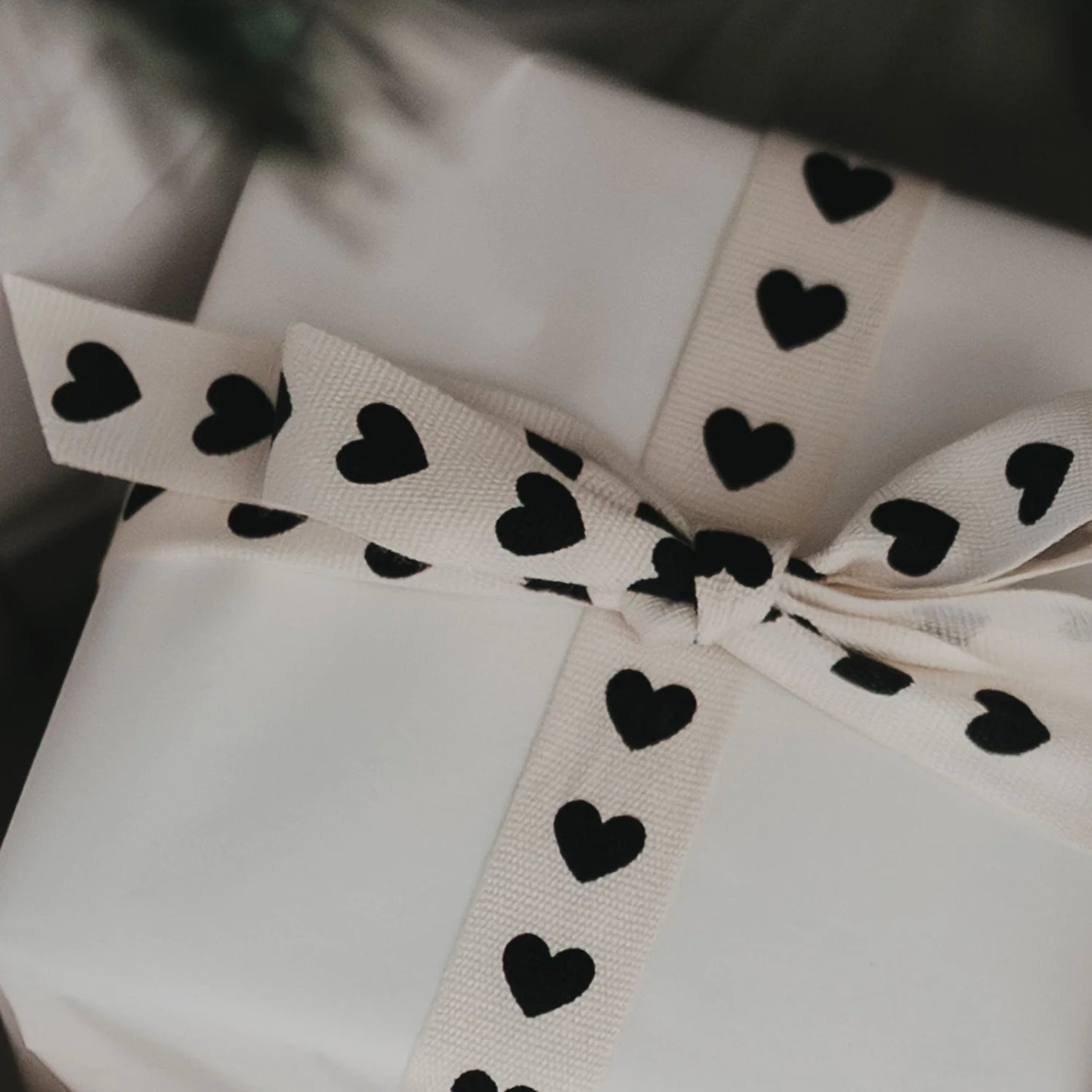 Eulenschnitt Geschenkband HERZEN 5 m