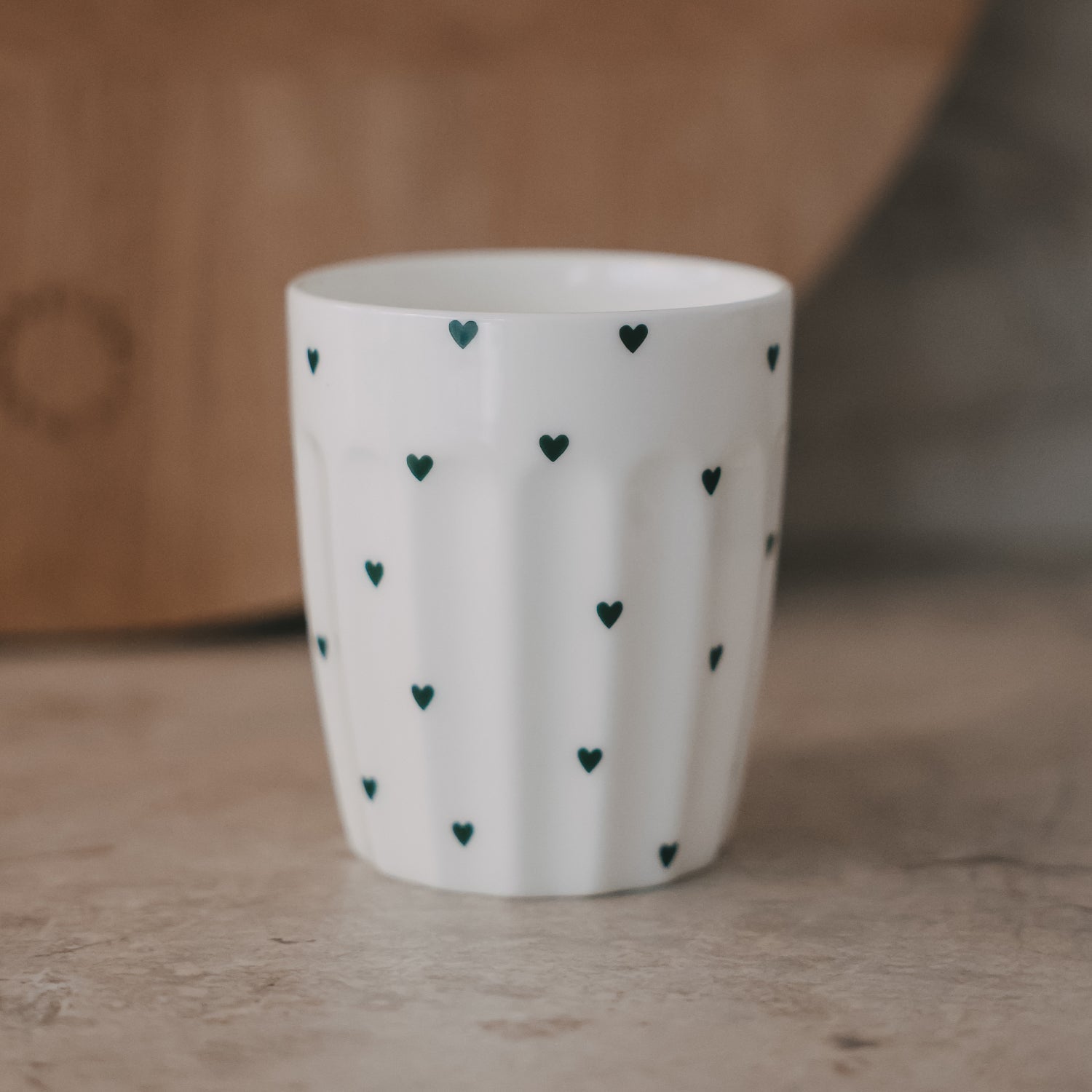 Eulenschnitt Porzellan Becher kleine Herzen grün
