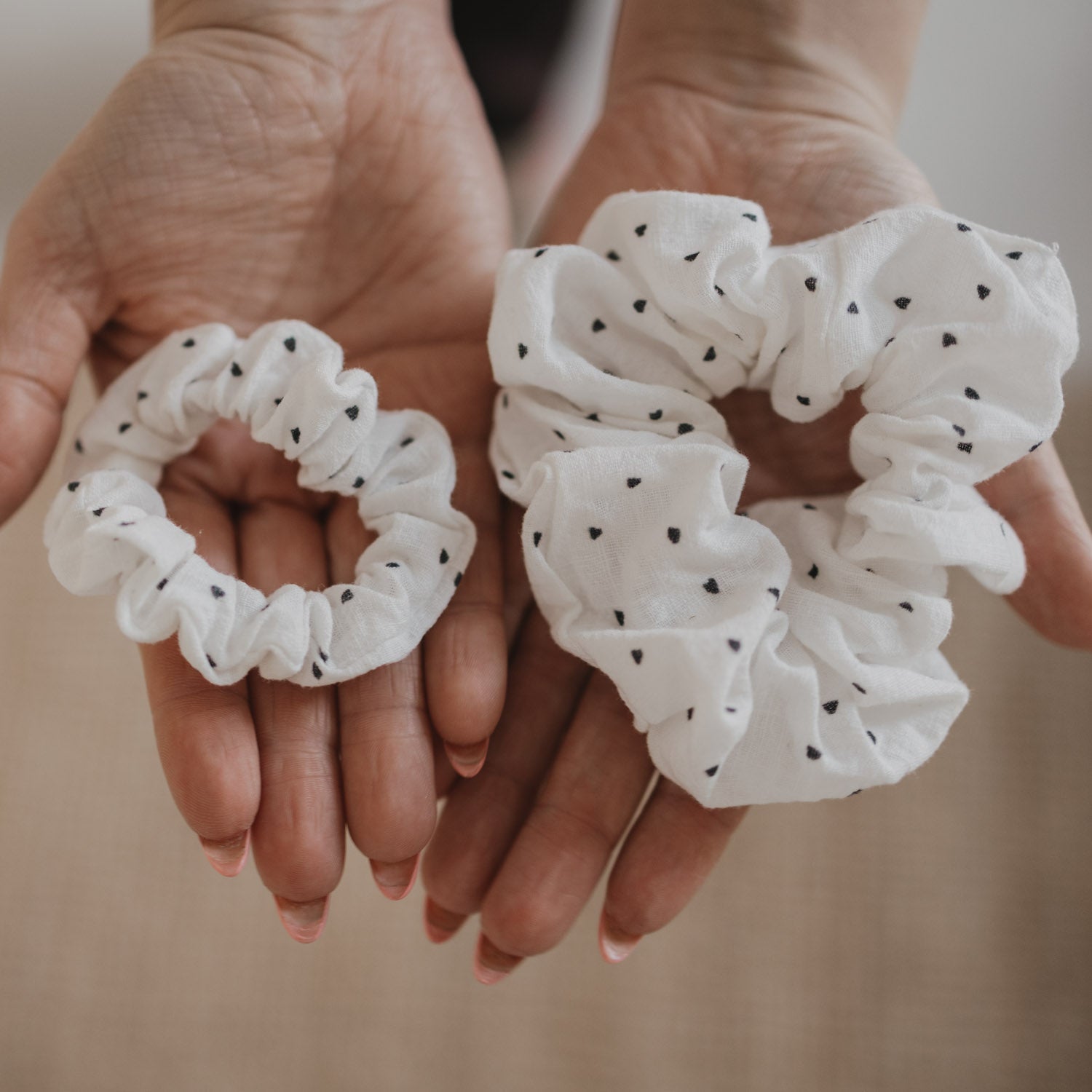Eulenschnitt Scrunchies Set HERZEN weiß