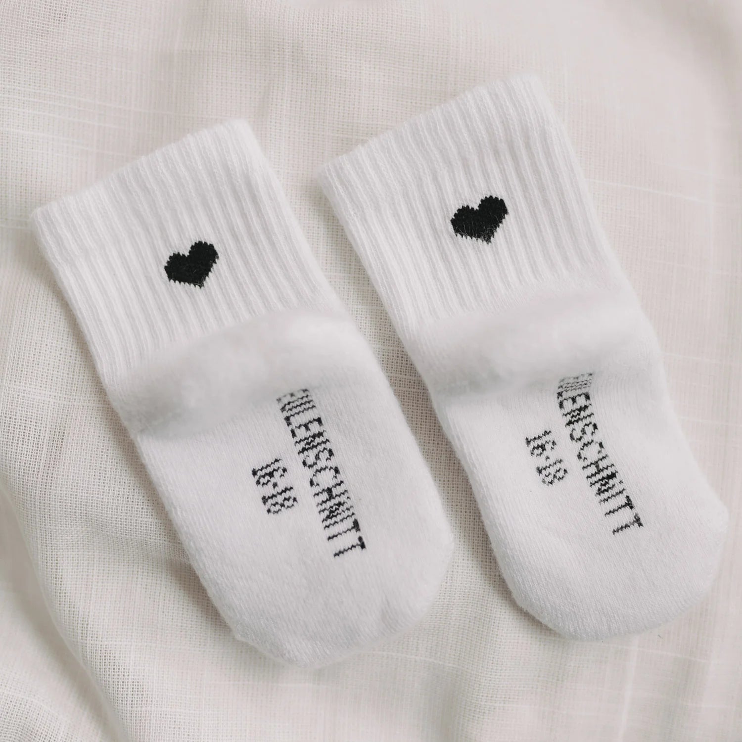 Eulenschnitt Baby Socken HERZ schwarz