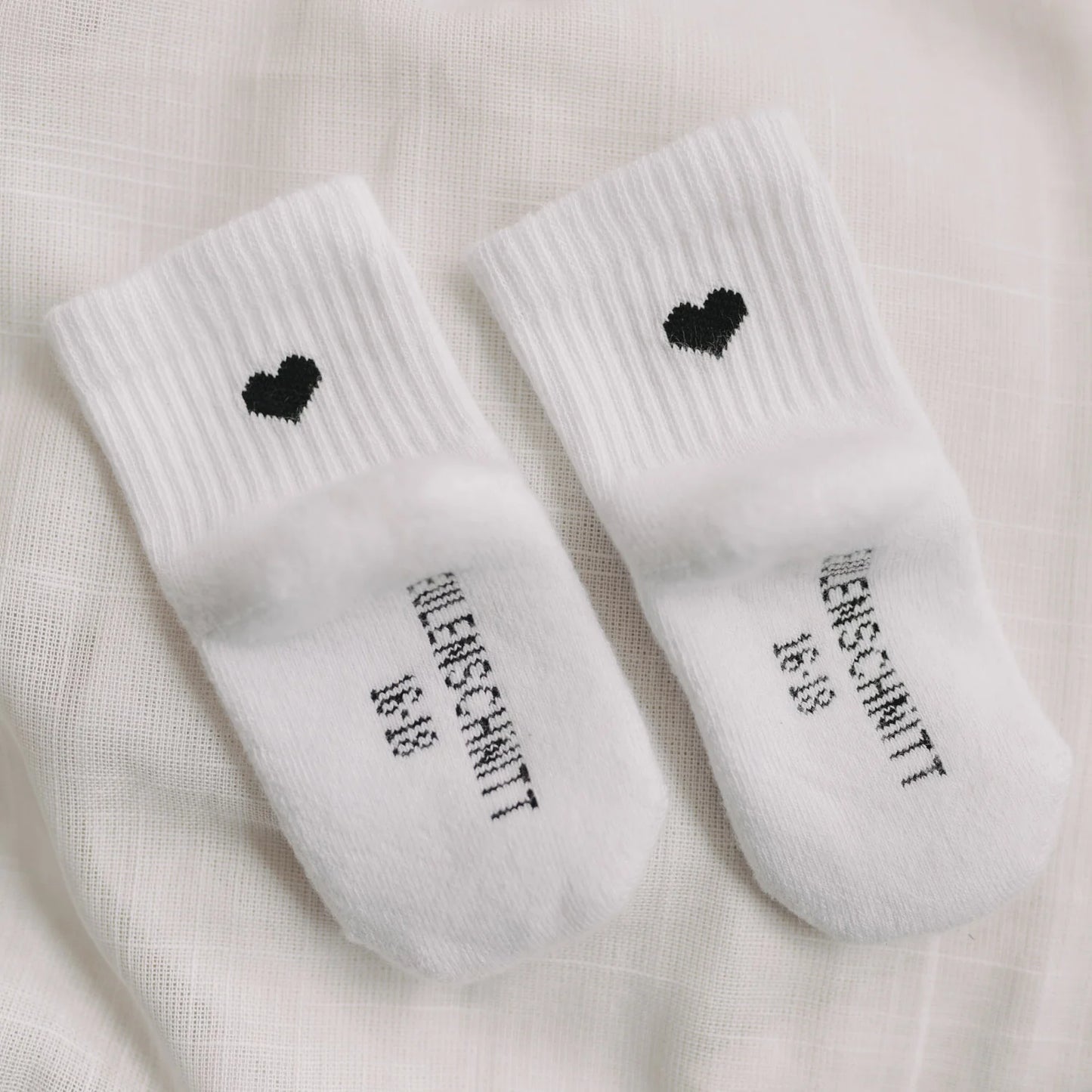Eulenschnitt Baby Socken HERZ schwarz
