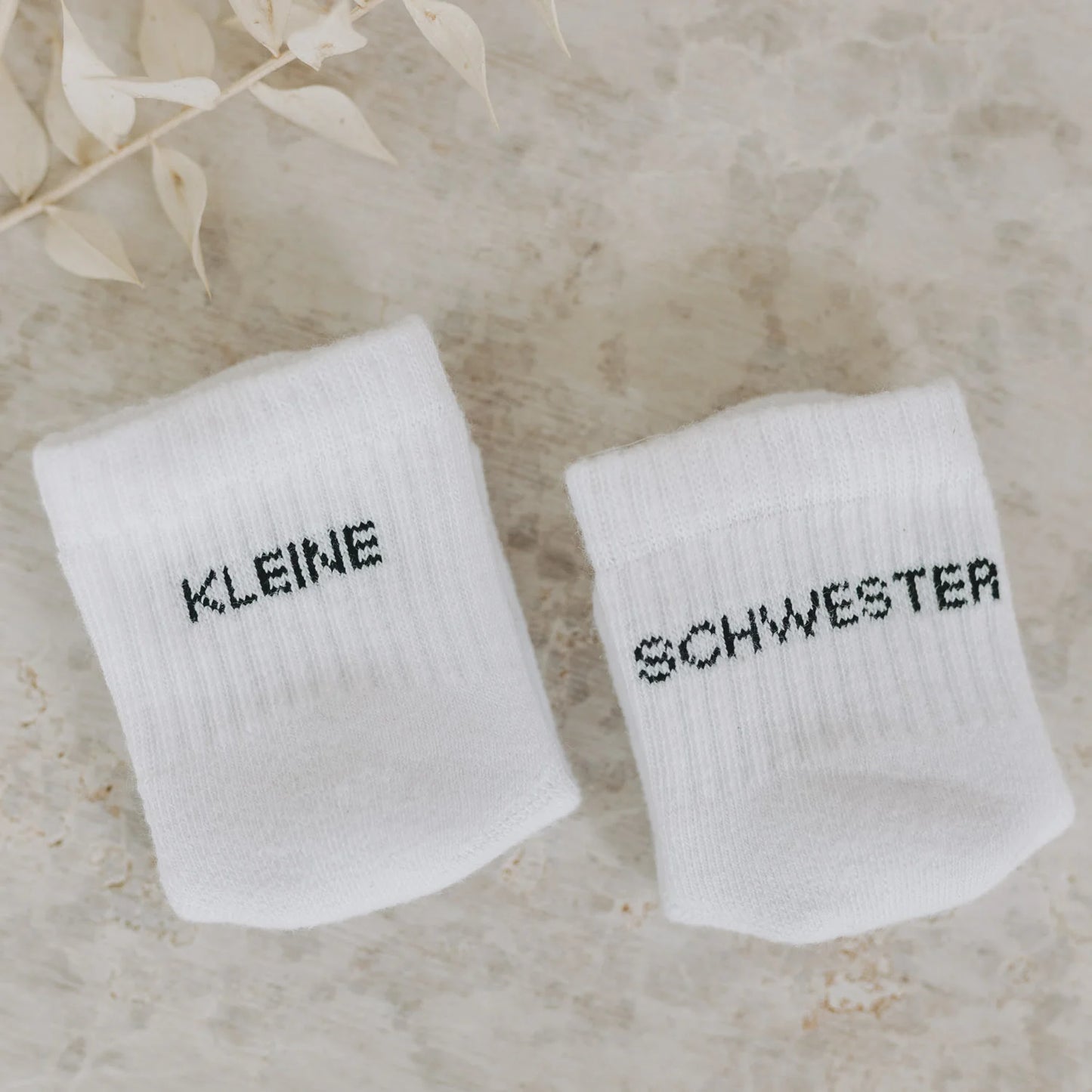 Eulenschnitt Baby Socken KLEINE SCHWESTER