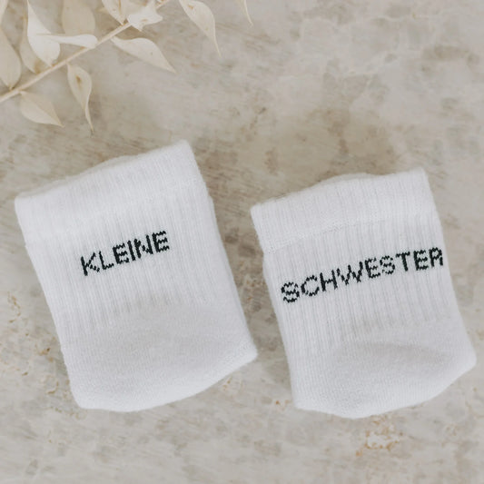 Eulenschnitt Baby Socken KLEINE SCHWESTER