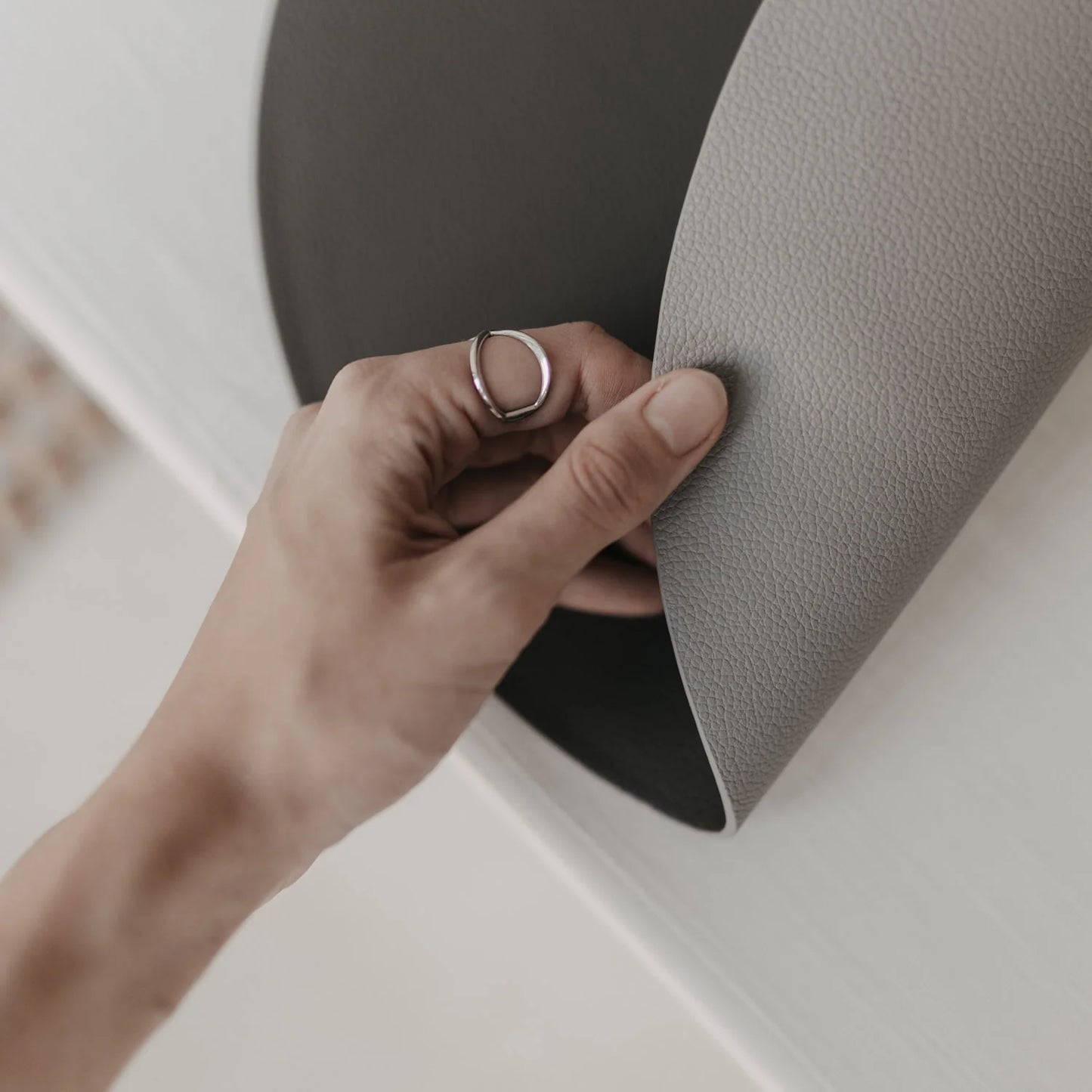 Eulenschnitt wendbares Platzset HERZ grau