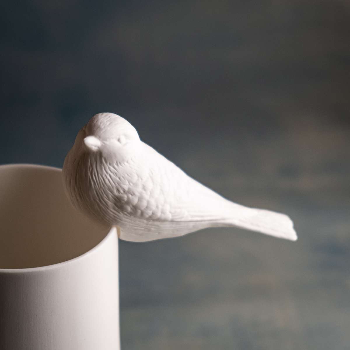 Klatt objects Vogel Blaumeise Kantenhocker Porzellan
