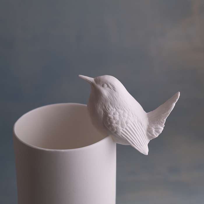 Klatt objects Vogel Zaunkönig Kantenhocker Porzellan
