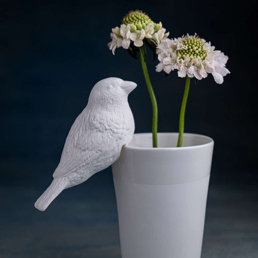 Klatt objects Vogel Spatz Kantenhocker Porzellan