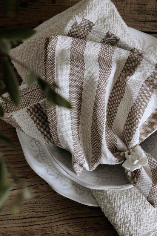 Majas Cottage Blüte matt weiß