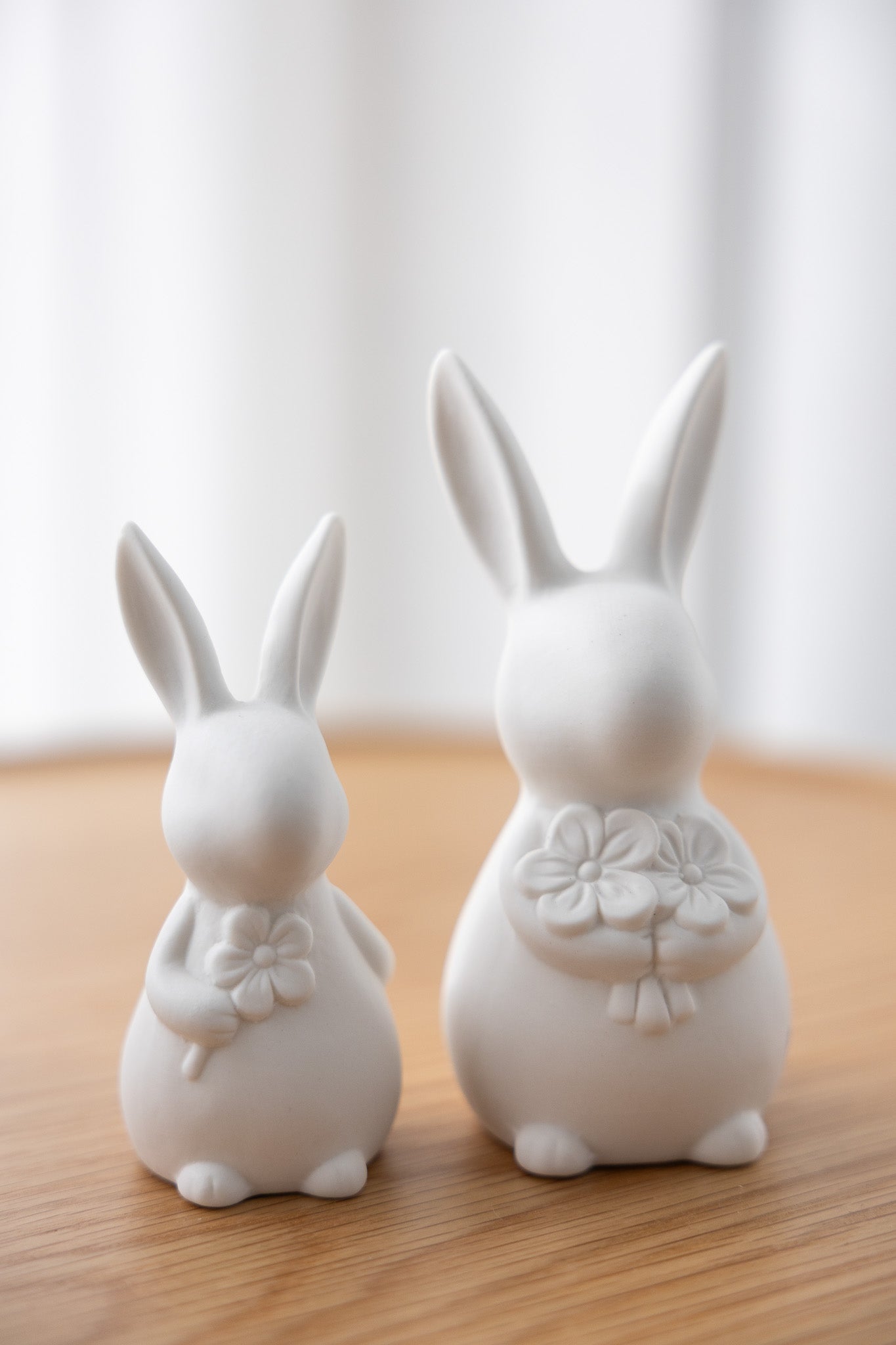 Storefactory Hase ALICIA mit Blume matt weiß