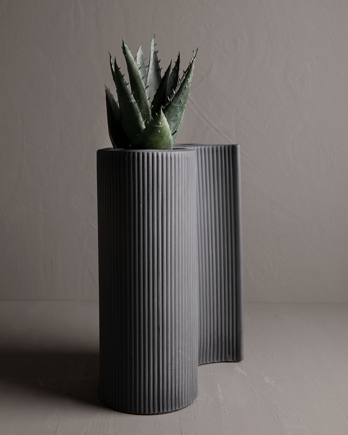 Storefactory Vase EDSHULT dunkel grau